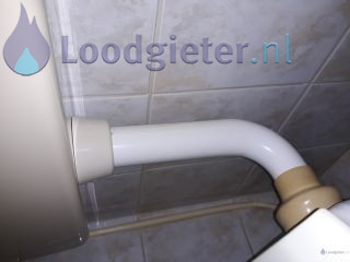 Loodgieter lekkage stortbak Stortbak wc lekt