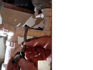 Loodgieter Waterleiding gesprongen Gesprongen toevoerleiding keukenkraan