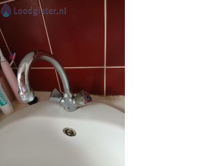 Loodgieter wastafelkraan vervangen Geiser schoonmaken en kranen vervangen
