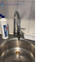 Loodgieter Keukenkraan lekt Lekkende keukenkraan in de kantine.