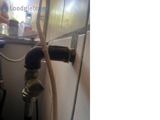 Loodgieter Gas Gaskraan krijgen ze niet open.