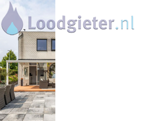 Loodgieter Regenpijp repareren Lekkage regenpijp net onder het platte dak