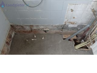 Loodgieter Waterleiding aanleggen Waterleiding aansluiten in de badkamer.